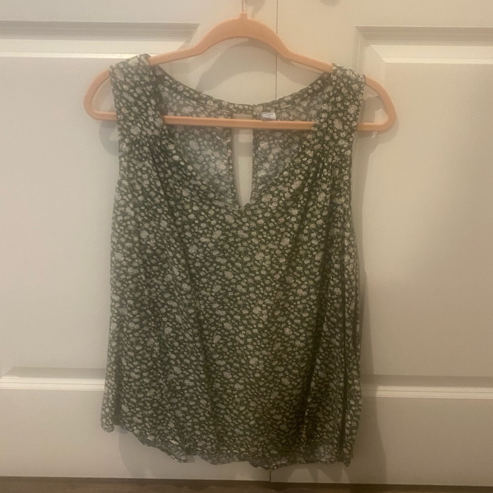Green w/white and tan flowers